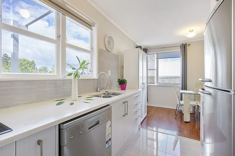 Photo of property in 3/14 Orchid Place, Te Atatu South, Auckland, 0610