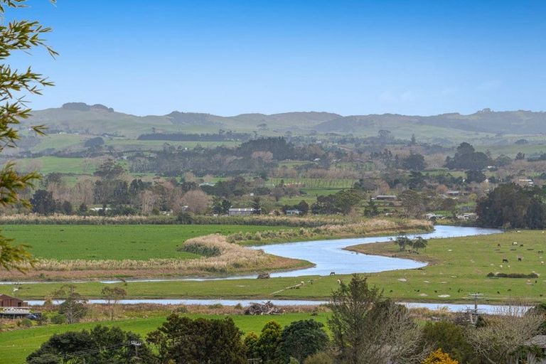 Photo of property in 91 Mangakura Road, Helensville, 0875