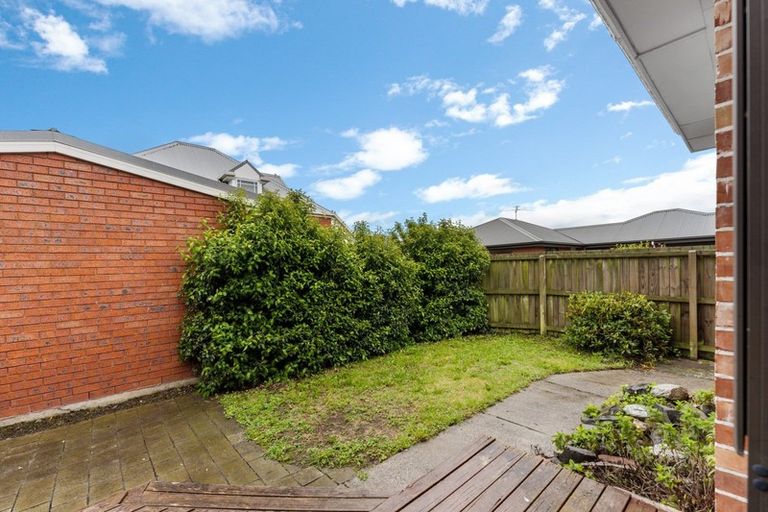 Photo of property in 99 Avonhead Road, Avonhead, Christchurch, 8042