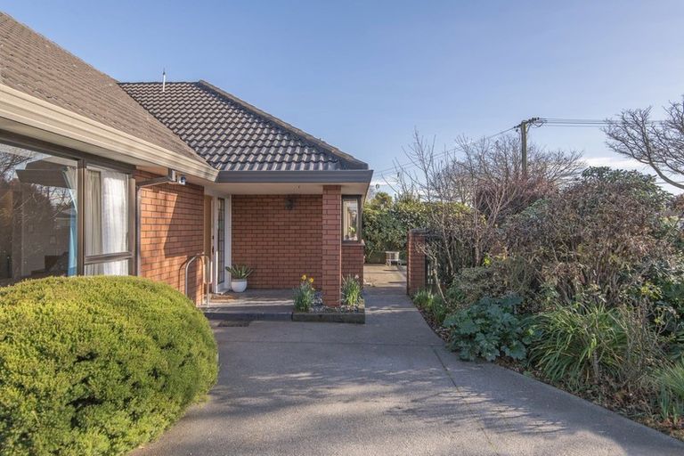 Photo of property in 423 Harewood Road, Harewood, Christchurch, 8051