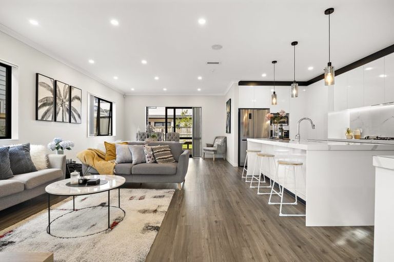 Photo of property in 30 Hikuawa Road, Flat Bush, Auckland, 2019