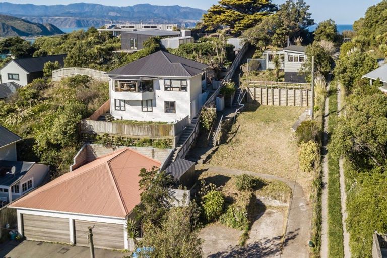 Photo of property in 25 Hungerford Road, Lyall Bay, Wellington, 6022