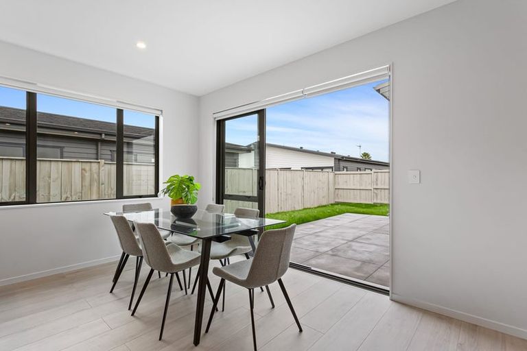 Photo of property in 98 Pepene Avenue, Takanini, 2112