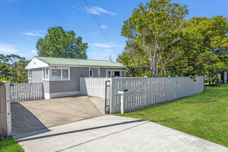 Photo of property in 90 Glendale Road, Glen Eden, Auckland, 0602