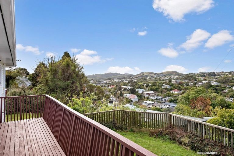 Photo of property in 125 Ruskin Road, Newlands, Wellington, 6037