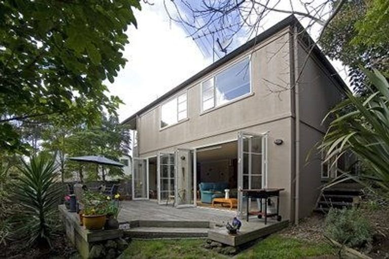 Photo of property in 50a Pupuke Road, Hillcrest, Auckland, 0627