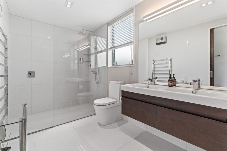Photo of property in 70 Forest Heights, Wanaka, 9305