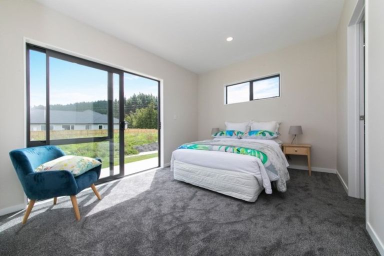 Photo of property in 1 Duchess Way, Riverhead, 0820