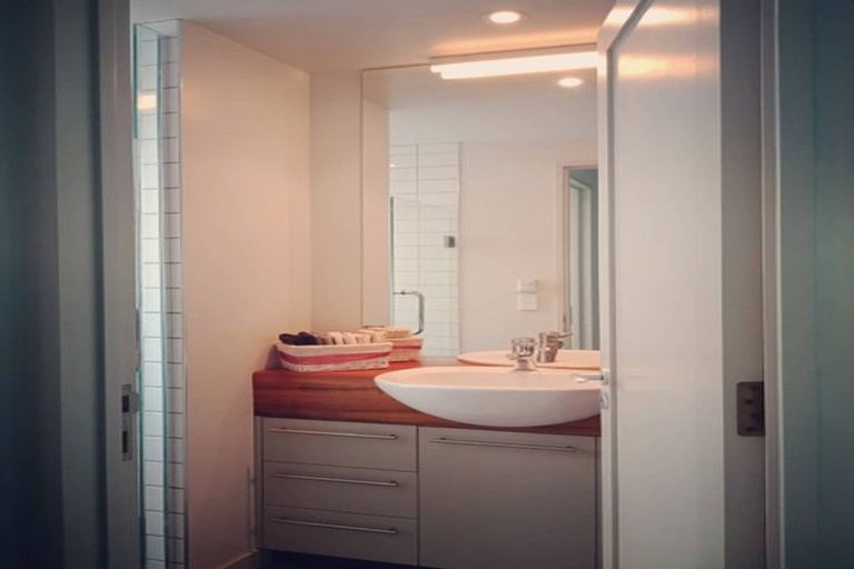 Photo of property in 6 Bunker Way, Strathmore Park, Wellington, 6022