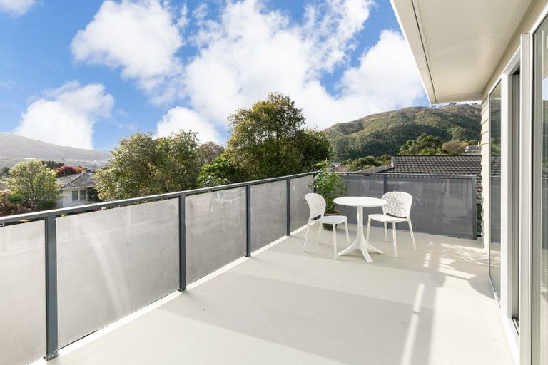 Photo of property in 37 Woodman Drive, Tawa, Wellington, 5028