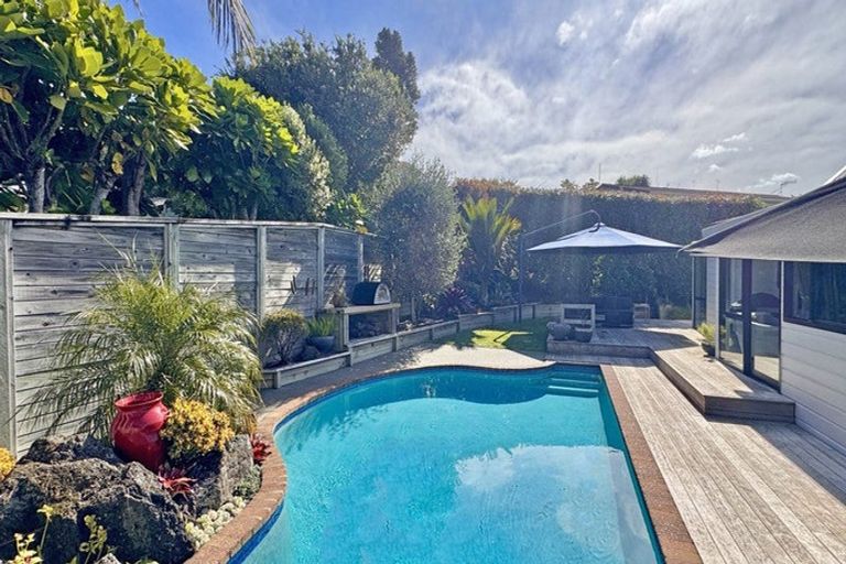 Photo of property in 15 Harper Street, Chatswood, Auckland, 0626