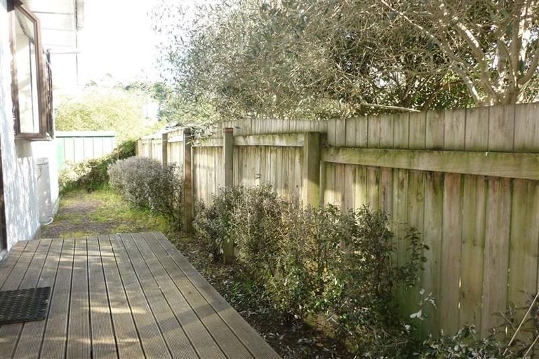 Photo of property in 8 Serjeant Street, Henderson, Auckland, 0612