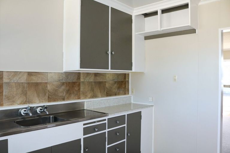 Photo of property in 6 Kiwi Court, Roslyn, Palmerston North, 4414