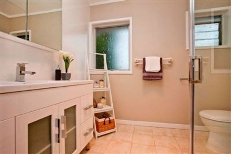 Photo of property in 8 Cheval Drive, Totara Vale, Auckland, 0629