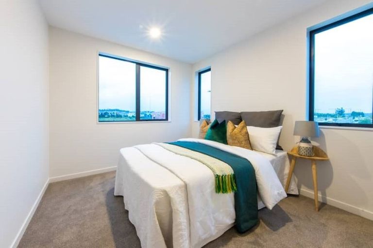 Photo of property in 15 Tahingamanu Road, Hobsonville, Auckland, 0616