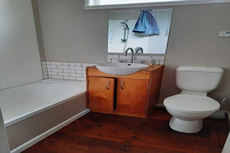 Photo of property in 62 Mortimer Terrace, Brooklyn, Wellington, 6021