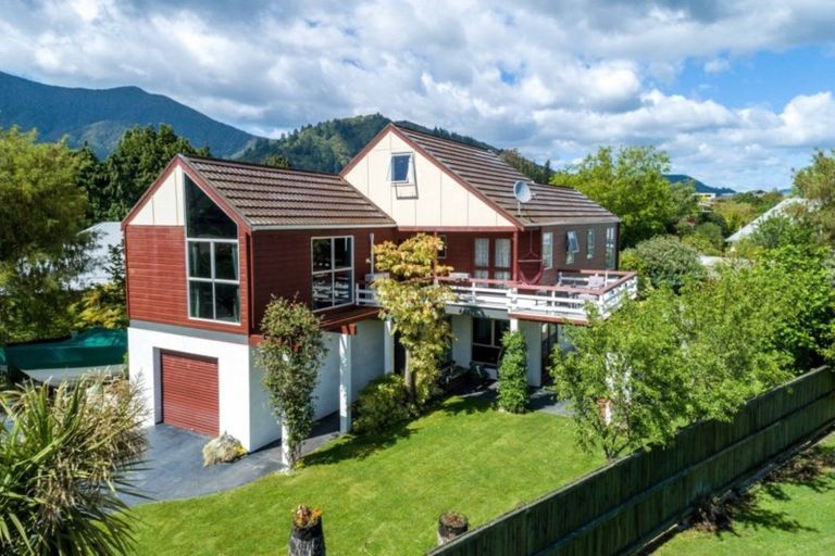 Photo of property in 2 Huia Street, Waikawa, Picton, 7220