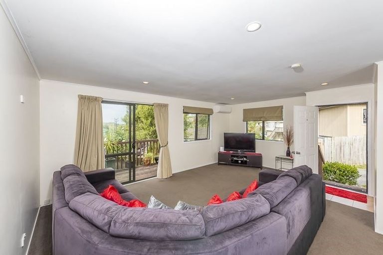 Photo of property in 26 Dovey Place, Massey, Auckland, 0614