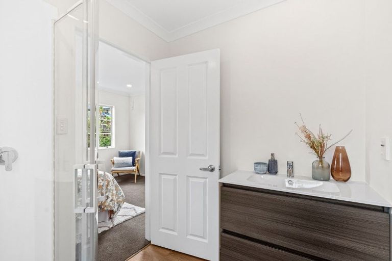 Photo of property in 14 Olliver Grove, Waikanae Beach, Waikanae, 5036