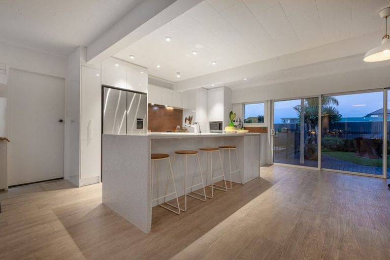 Photo of property in 23 Featherston Street, Levin, 5510