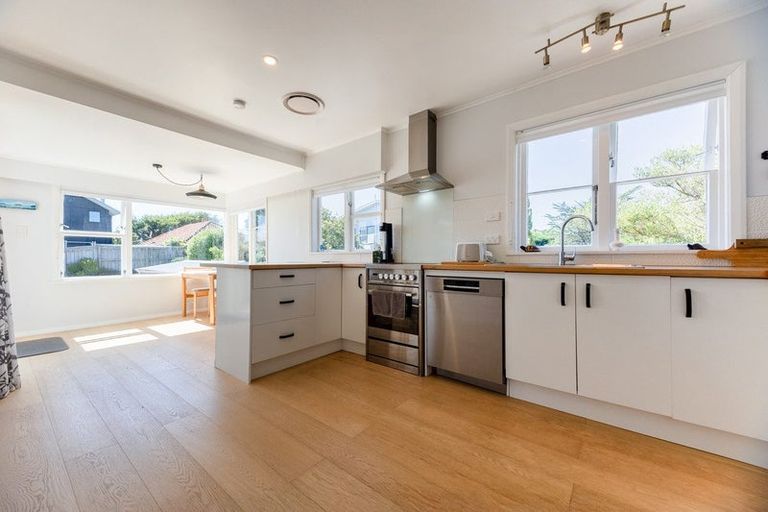 Photo of property in 71 Golf Road, Paraparaumu Beach, Paraparaumu, 5032