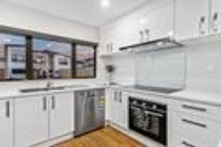Photo of property in 17 Millcroft Lane, Ranui, Auckland, 0612