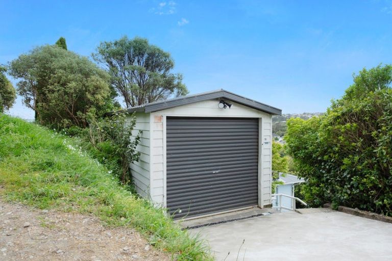 Photo of property in 135 Ruskin Road, Newlands, Wellington, 6037