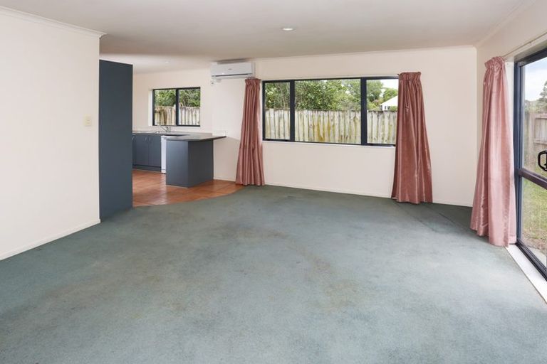 Photo of property in 11 Liddesdale Place, Papakura, 2110