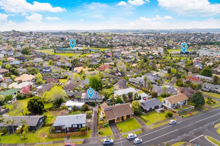 Photo of property in 158 Luckens Road, West Harbour, Auckland, 0618