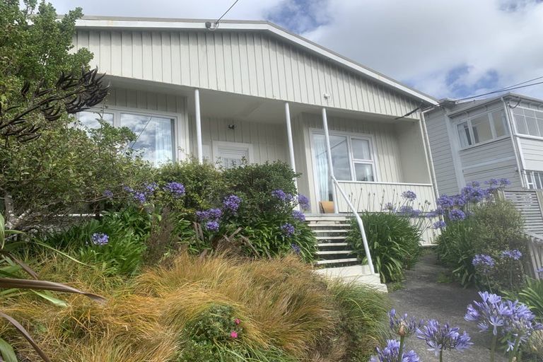 Photo of property in 37 Ara Paiwhenua, Tawa, Wellington, 5028