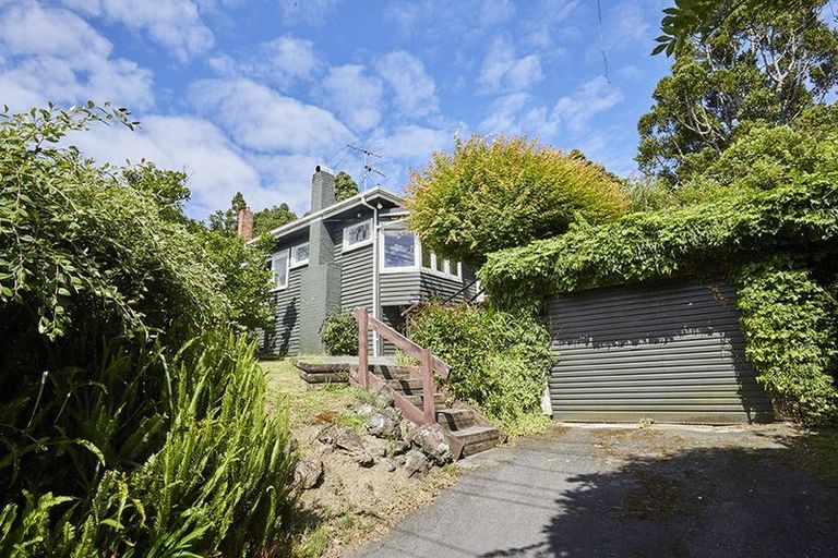 Photo of property in 37 Kopiko Road, Titirangi, Auckland, 0604