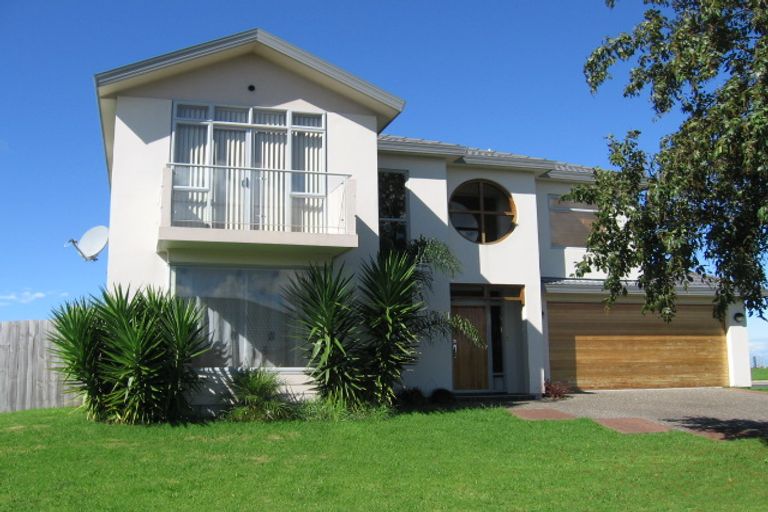 Photo of property in 40 Riverstone Road, Te Atatu Peninsula, Auckland, 0610