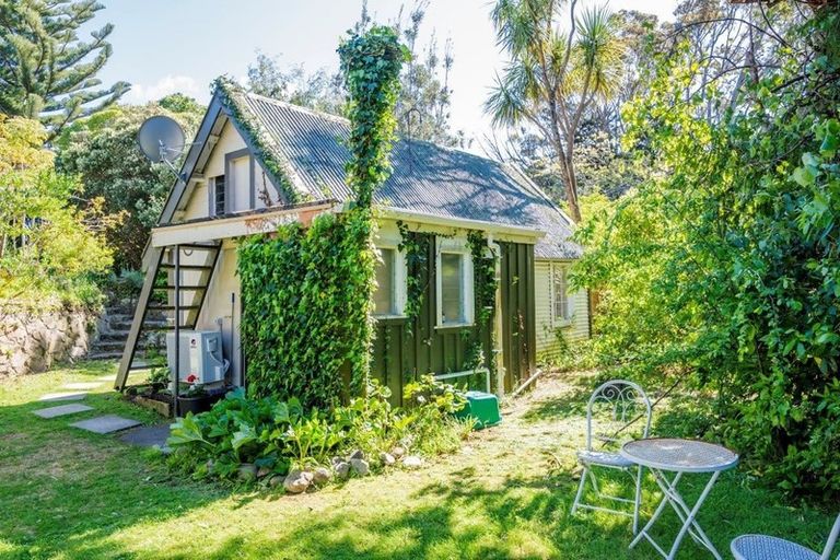 Photo of property in 38-40 Puriri Road, Waikanae, 5036