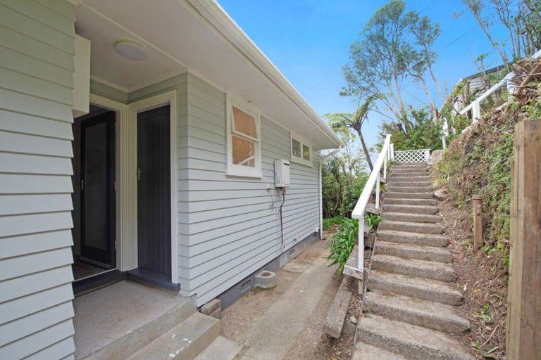 Photo of property in 135 Ruskin Road, Newlands, Wellington, 6037