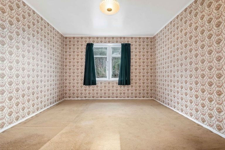Photo of property in 243 Main Road, Tawa, Wellington, 5028