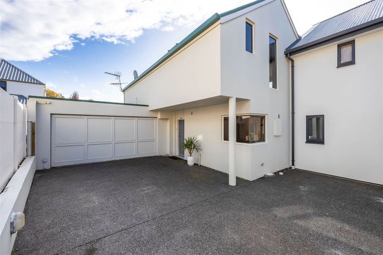 Photo of property in 2/89 Waimairi Road, Upper Riccarton, Christchurch, 8041