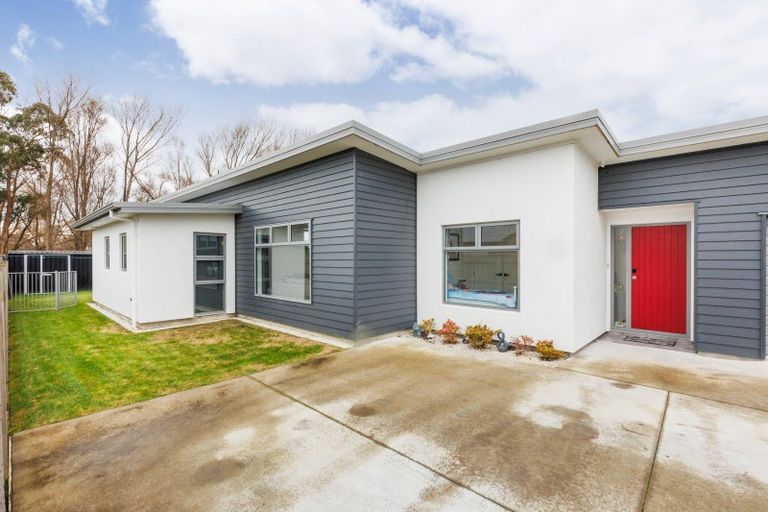 Photo of property in 12 Ivy Lane, Kelvin Grove, Palmerston North, 4414