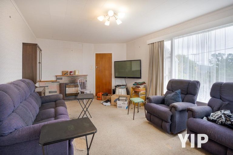 Photo of property in 1 Turville Crescent, Newlands, Wellington, 6037