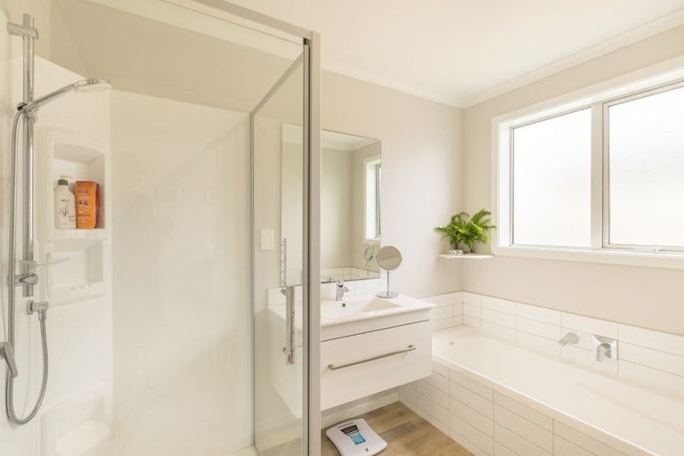 Photo of property in 23 Mahia Lane, Waikanae, 5036