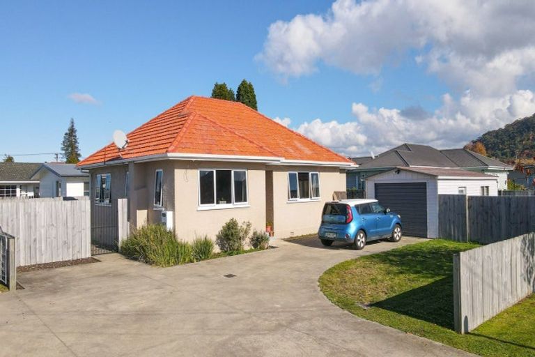 Photo of property in 11 Cochrane Street, Fairy Springs, Rotorua, 3015