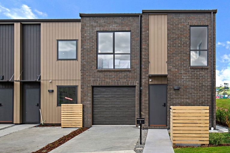 Photo of property in 529 Massey Road, Mangere, Auckland, 2022