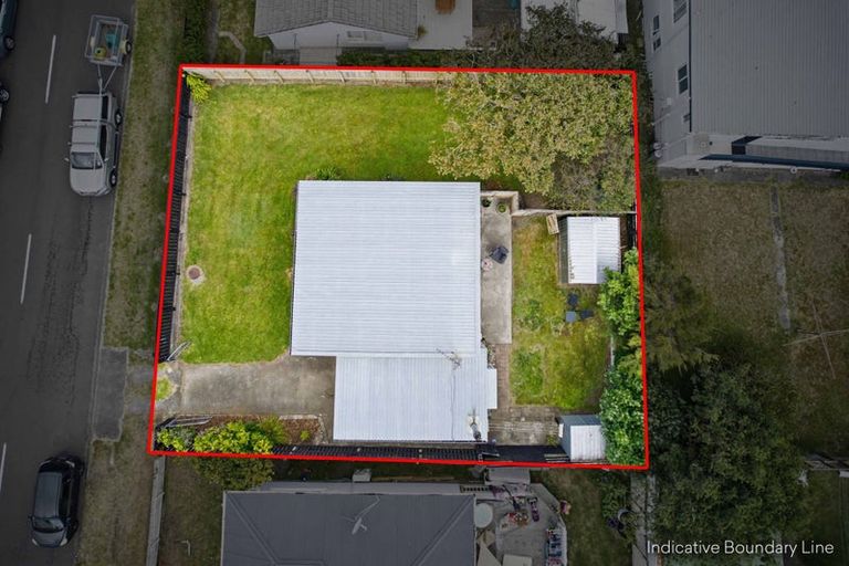 Photo of property in 1 Te Kupe Road, Paraparaumu Beach, Paraparaumu, 5032