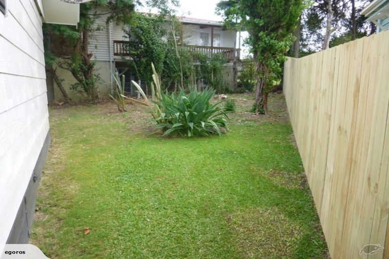 Photo of property in 2/110 Edmonton Road, Henderson, Auckland, 0612