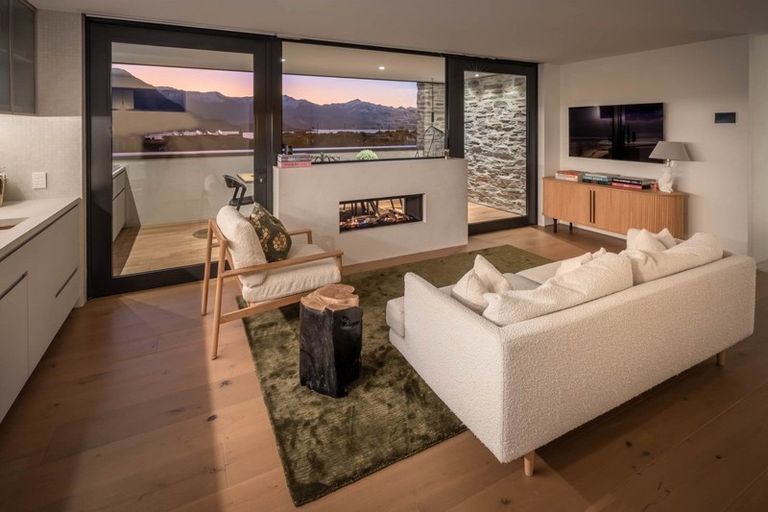 Photo of property in 34 Minaret Ridge, Wanaka, 9305