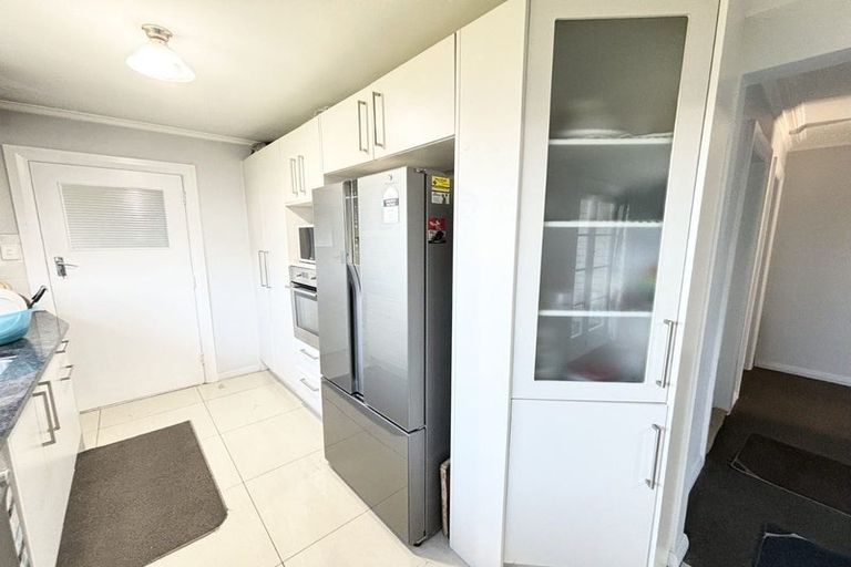 Photo of property in 51 Rua Road, Glen Eden, Auckland, 0602