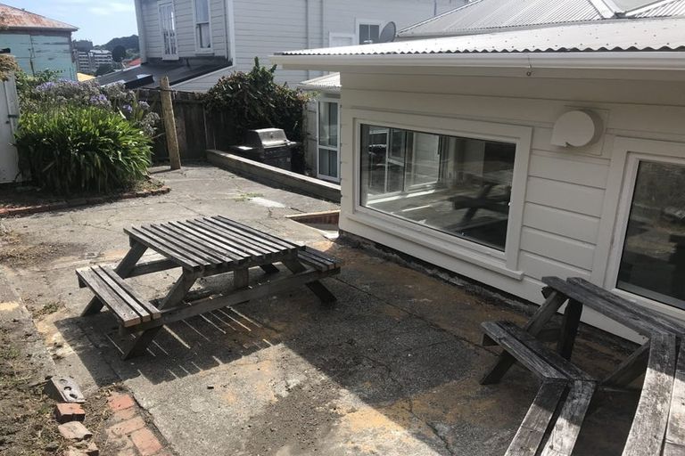 Photo of property in 37 Ara Paiwhenua, Tawa, Wellington, 5028