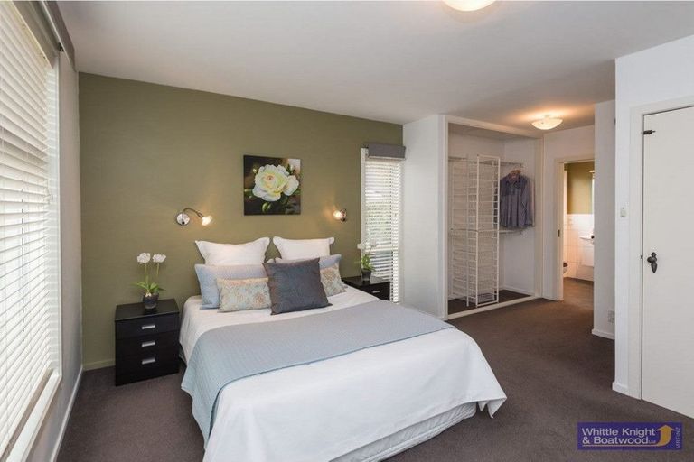 Photo of property in 27 Highfield Place, Avonhead, Christchurch, 8042