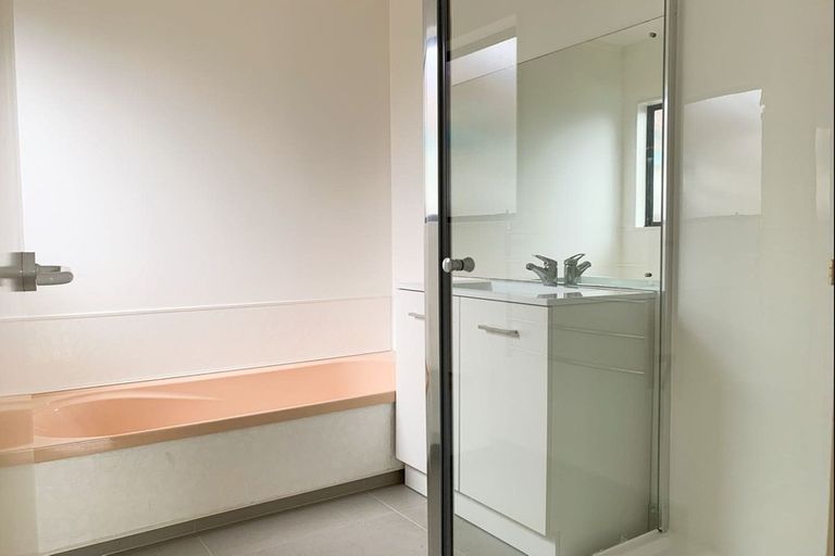 Photo of property in 1 Harvest Drive, Henderson, Auckland, 0612