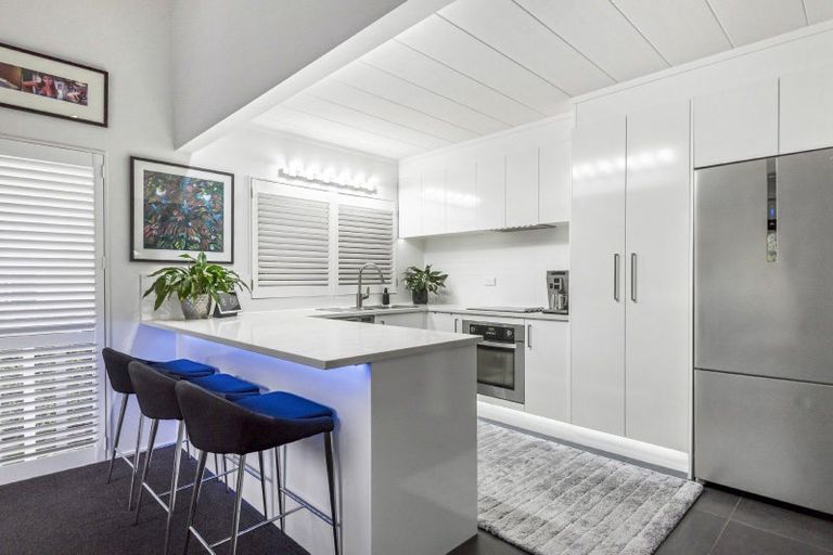 Photo of property in 3 Sandiacre Way, Browns Bay, Auckland, 0630