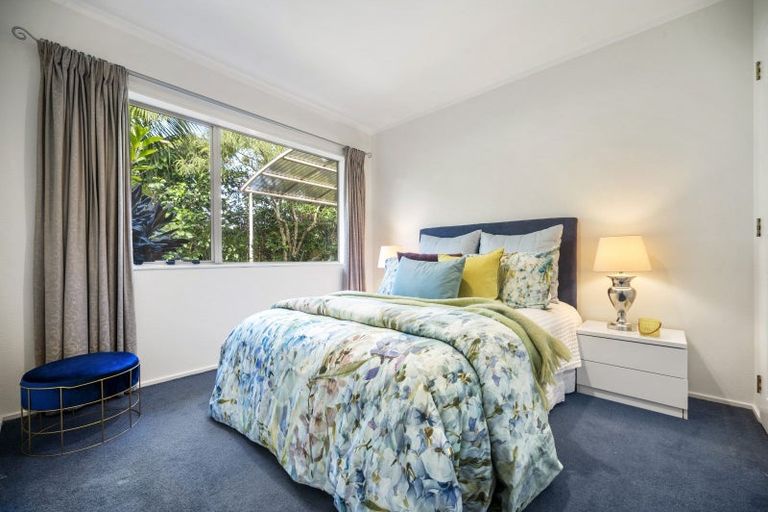 Photo of property in 3 Marbella Drive, Massey, Auckland, 0614